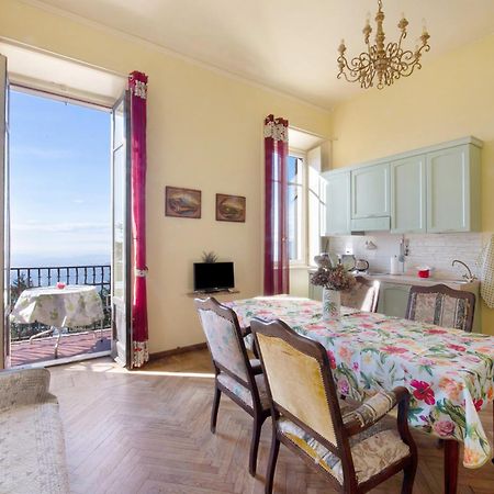 App Mughetto In Villa Marchello Brunate Exterior foto